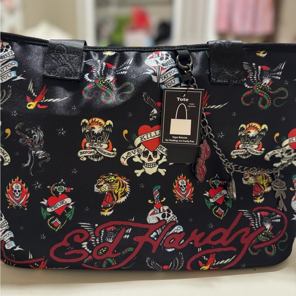 Ed Hardy Handbags - NWT Ed Hardy Eve Print Graphic Tote w/Chain (16”x10”bag size) w/zip